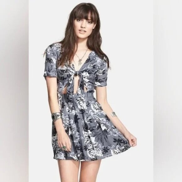 Free People Dresses & Skirts - Free People Part Time Lover Short Dress Womens Size 8 Tie Front Gray Black White